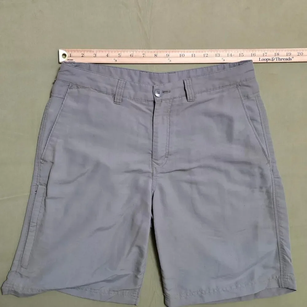 REI trail and hiking light gray chino shorts men's size 32 with a relaxed fit